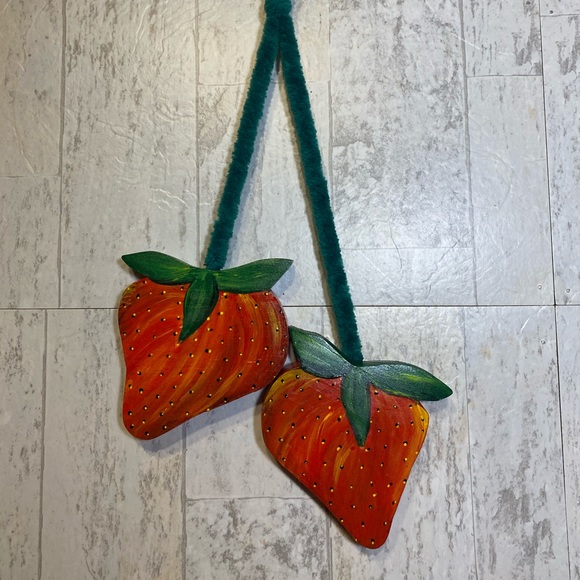 HAND CRAFTED Painted Set of double hanging wood strawberries NWOT Sealed - Picture 5 of 13
